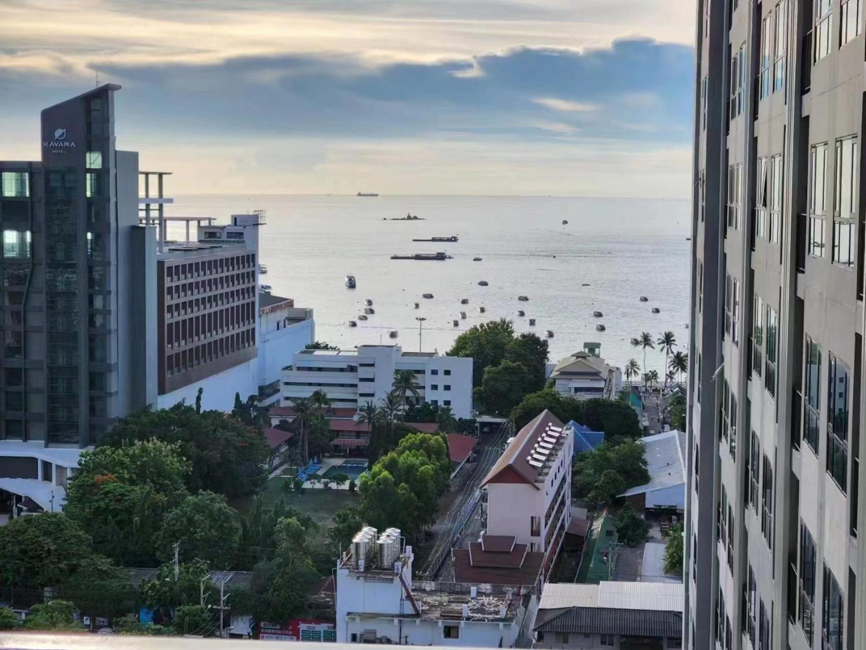 Apartamento The Base Pattaya Exterior foto